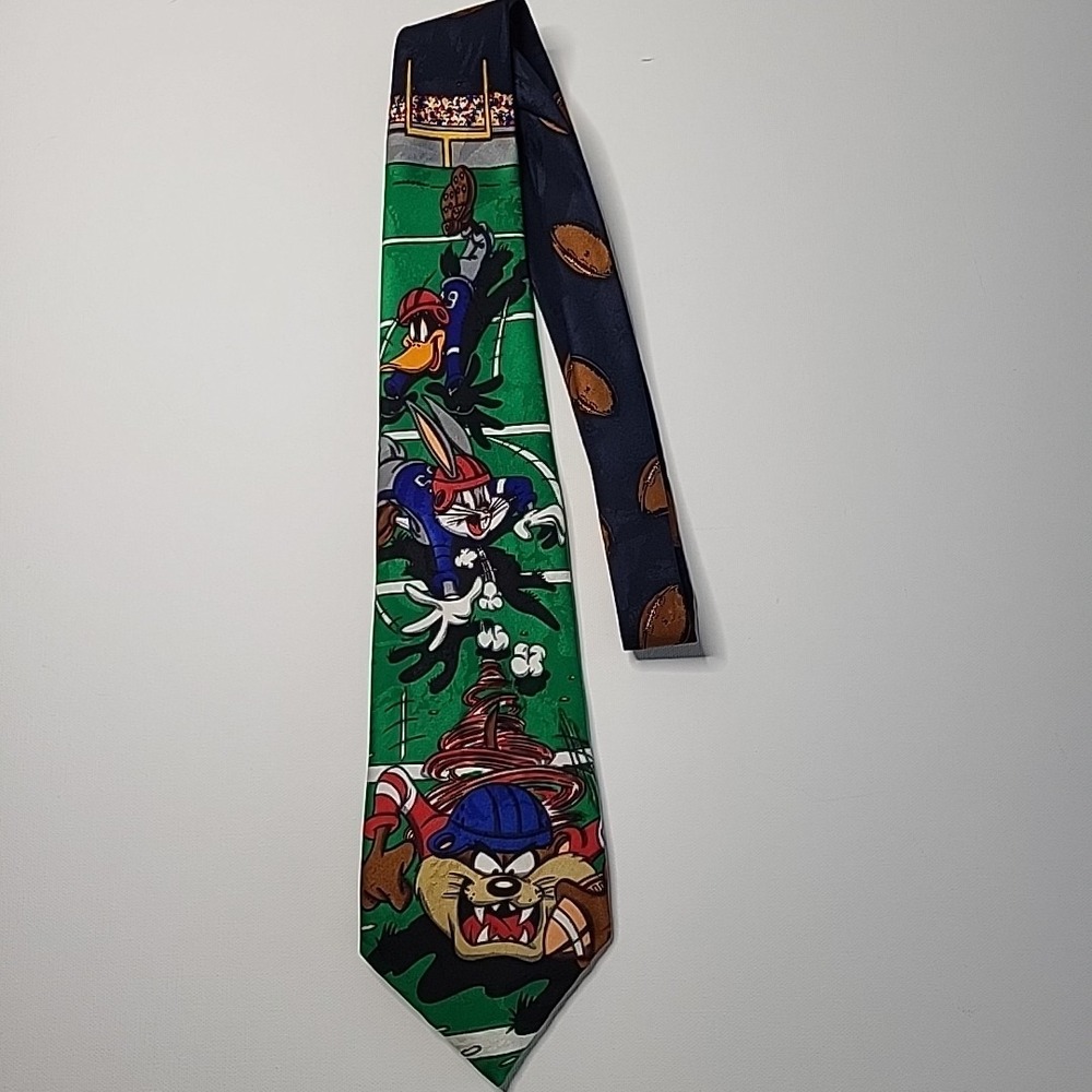 VINTAGE 1993 Looney Tunes Football Neck Tie Tasmanian Devil Bugs Bunny Daffy